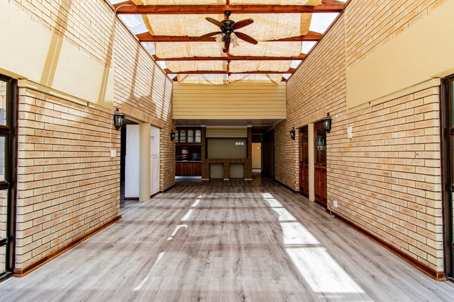 To Let 5 Bedroom Property for Rent in Hersham Western Cape